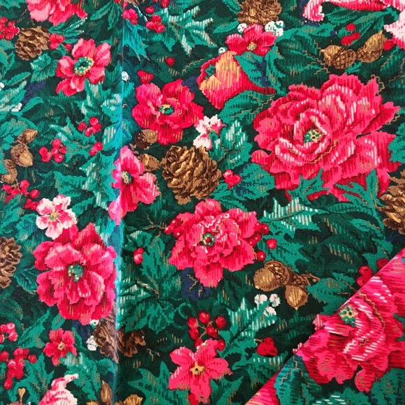 Red Green Floral Holly Pinecone Cotton Holiday Print Vintage Material - 72" x 42 - Picture 6 of 6
